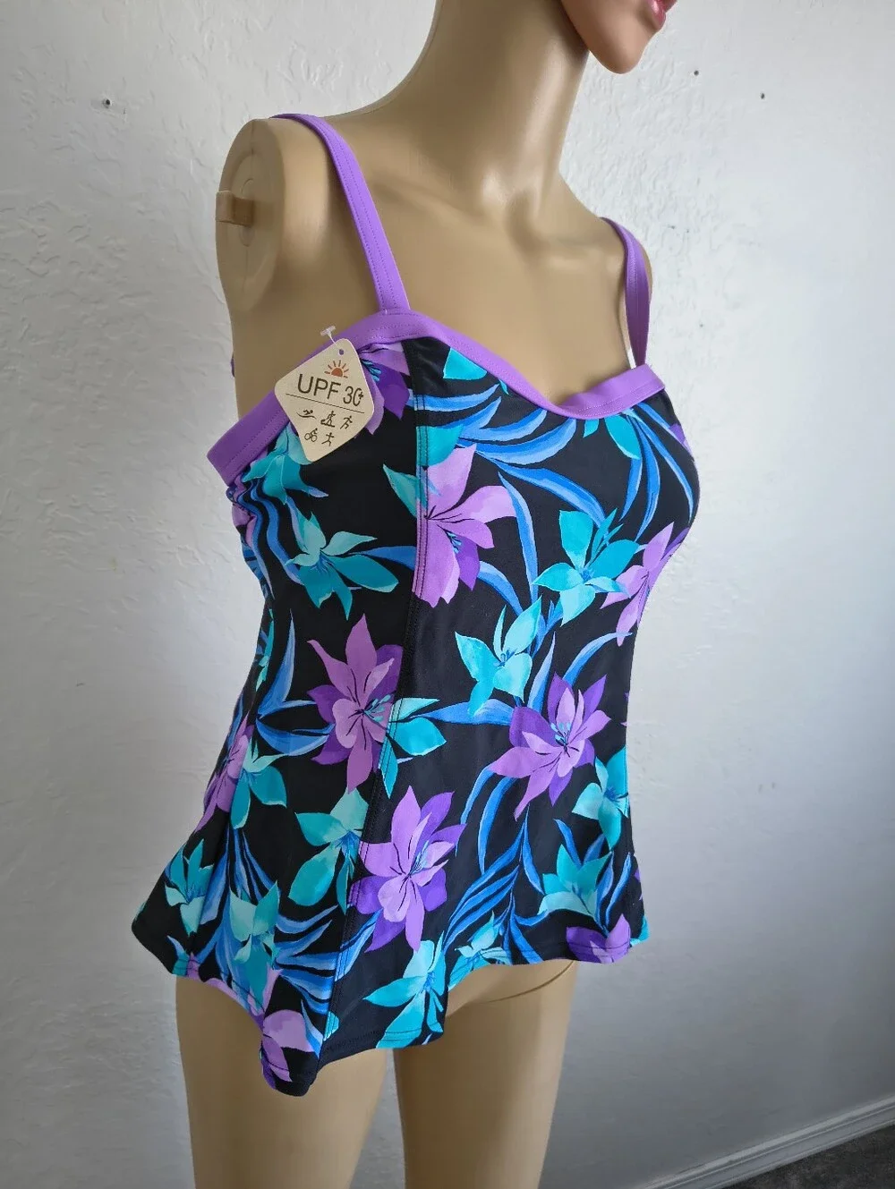 Women's Swimwear Lot One-Piece Swimsuit Floral Tankini Bikini Separates Size M.